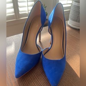 Blue suede pumps, size 7.5. Worn once! Brand mix no. 6